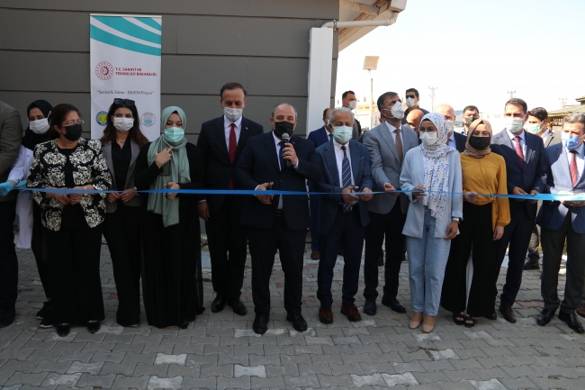 Bakan Varank açılışlarını yaptığı merkezleri ziyaret etti